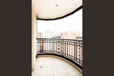 Apartamento à venda com 400m², 4 quartos e 6 vagas Apartamento à venda com 400m², 4 quartos e 6 vagasVaranda da Suíte 2