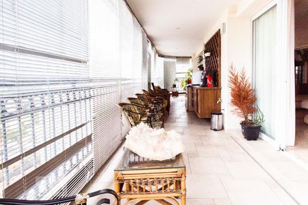 Apartamento à venda com 400m², 4 quartos e 6 vagas Apartamento à venda com 400m², 4 quartos e 6 vagasVaranda da Sala