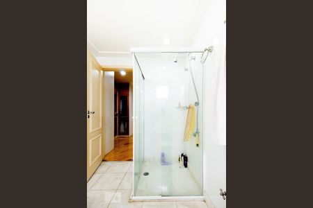 Apartamento à venda com 400m², 4 quartos e 6 vagas Apartamento à venda com 400m², 4 quartos e 6 vagasBanheiro da Suíte 2