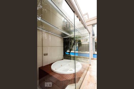 Apartamento à venda com 400m², 4 quartos e 6 vagas Apartamento à venda com 400m², 4 quartos e 6 vagasÁrea comum - Piscina