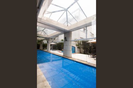 Apartamento à venda com 400m², 4 quartos e 6 vagas Apartamento à venda com 400m², 4 quartos e 6 vagasÁrea comum - Piscina