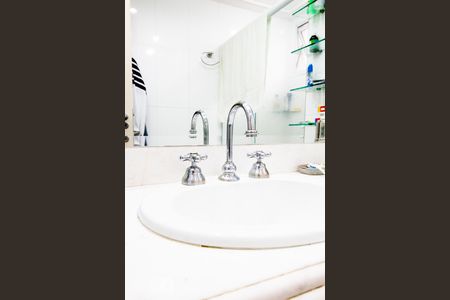 Apartamento à venda com 400m², 4 quartos e 6 vagas Apartamento à venda com 400m², 4 quartos e 6 vagasBanheiro da Suíte 2