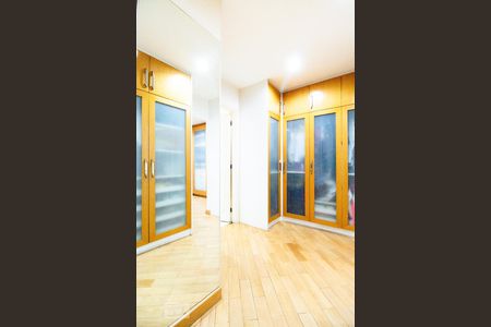 Apartamento à venda com 400m², 4 quartos e 6 vagas Apartamento à venda com 400m², 4 quartos e 6 vagasCloset da Suíte 2