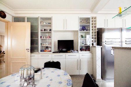 Apartamento à venda com 400m², 4 quartos e 6 vagas Apartamento à venda com 400m², 4 quartos e 6 vagasCozinha