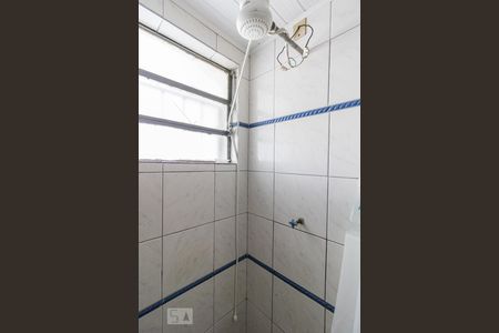 Banheiro de apartamento à venda com 1 quarto, 40m² em Vila Ipiranga, Porto Alegre