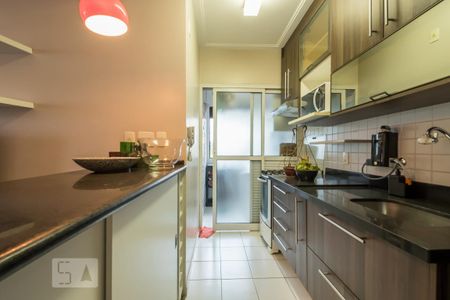 Cozinha de apartamento para alugar com 2 quartos, 52m² em Cidade Monções, São Paulo