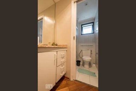 Banheiro de apartamento para alugar com 2 quartos, 52m² em Cidade Monções, São Paulo