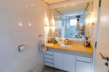 Apartamento à venda com 156m², 3 quartos e 3 vagasBanheiro da Suíte 1