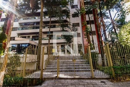 Apartamento à venda com 156m², 3 quartos e 3 vagasFachada e portaria