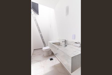 Casa à venda com 450m², 5 quartos e 4 vagasBanheiro da Suíte 3