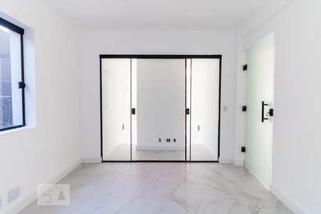 Casa à venda com 450m², 5 quartos e 4 vagasQuarto 5