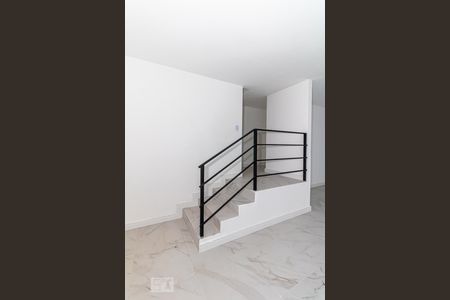 Casa à venda com 450m², 5 quartos e 4 vagasEscada