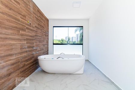 Casa à venda com 450m², 5 quartos e 4 vagasBanheiro da Suíte 1