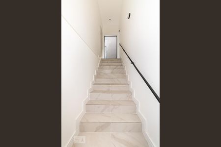 Casa à venda com 450m², 5 quartos e 4 vagasEscada