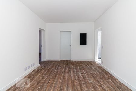 Casa à venda com 450m², 5 quartos e 4 vagasCorredor e Hall dos Quartos