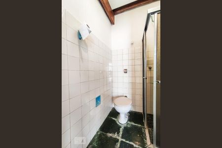 Casa à venda com 250m², 3 quartos e 2 vagas Casa à venda com 250m², 3 quartos e 2 vagasÁrea de Serviço - Banheiro