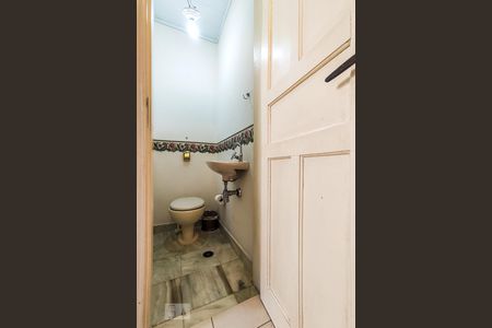 Casa à venda com 250m², 3 quartos e 2 vagas Casa à venda com 250m², 3 quartos e 2 vagasLavabo