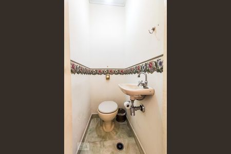 Casa à venda com 250m², 3 quartos e 2 vagas Casa à venda com 250m², 3 quartos e 2 vagasLavabo