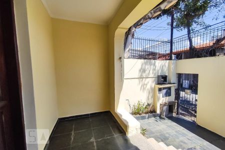 Casa à venda com 250m², 3 quartos e 2 vagas Casa à venda com 250m², 3 quartos e 2 vagasVaranda/Entrada