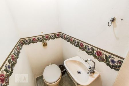 Casa à venda com 250m², 3 quartos e 2 vagas Casa à venda com 250m², 3 quartos e 2 vagasLavabo