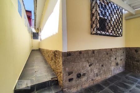 Casa à venda com 250m², 3 quartos e 2 vagas Casa à venda com 250m², 3 quartos e 2 vagasÁrea Externa - Corredor lateral