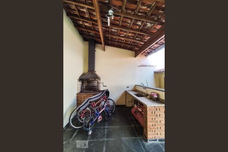 Casa à venda com 250m², 3 quartos e 2 vagas Casa à venda com 250m², 3 quartos e 2 vagasÁrea Externa - Churrasqueira