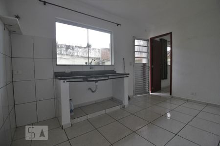 Sala e cozinha de casa para alugar com 1 quarto, 36m² em Jardim Ana Maria, São Paulo