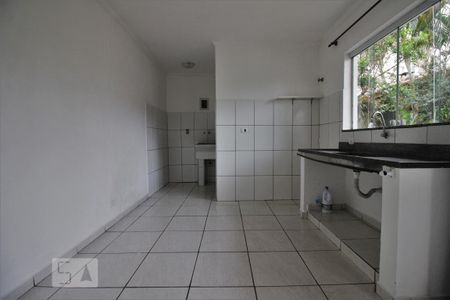 Sala e cozinha de casa para alugar com 1 quarto, 36m² em Jardim Ana Maria, São Paulo