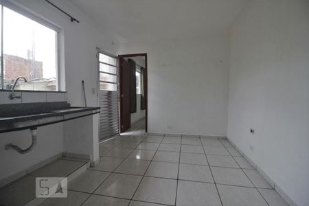 Sala e cozinha de casa para alugar com 1 quarto, 36m² em Jardim Ana Maria, São Paulo