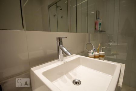 Apartamento para alugar com 77m², 2 quartos e 1 vaga Apartamento para alugar com 77m², 2 quartos e 1 vagaBanheiro da Suíte