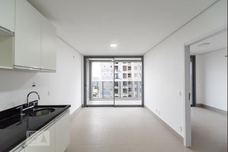 Sala e cozinha de Apartamento com 1 quarto, 40m² Pinheiros