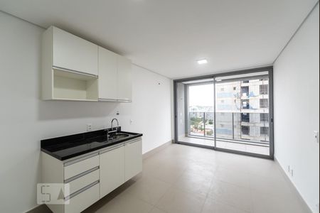Sala e cozinha de Apartamento com 1 quarto, 40m² Pinheiros