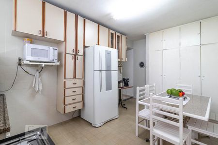 Casa à venda com 175m², 2 quartos e 2 vagasCozinha