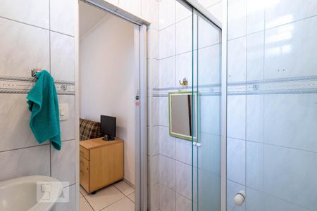 Casa à venda com 175m², 2 quartos e 2 vagasBanheiro da Suíte 2