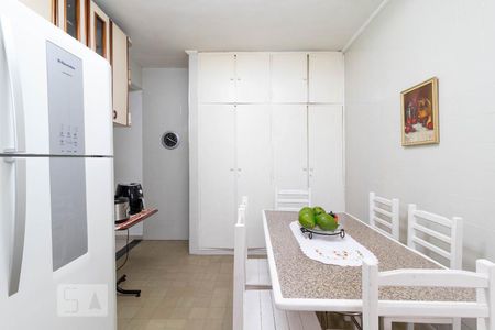 Casa à venda com 175m², 2 quartos e 2 vagasCozinha