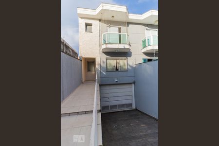 Casa à venda com 247m², 3 quartos e 4 vagas Casa à venda com 247m², 3 quartos e 4 vagasFrente
