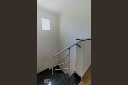 Casa à venda com 247m², 3 quartos e 4 vagas Casa à venda com 247m², 3 quartos e 4 vagasEscada