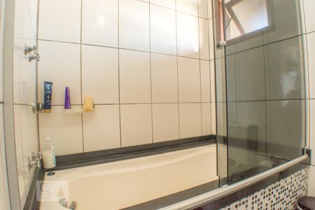 Casa à venda com 200m², 4 quartos e 2 vagas Casa à venda com 200m², 4 quartos e 2 vagasBanheiro suite