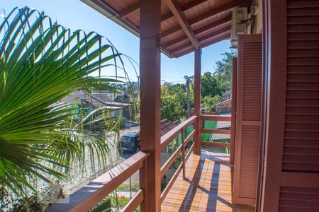 Casa à venda com 200m², 4 quartos e 2 vagas Casa à venda com 200m², 4 quartos e 2 vagasQuarto 2 varanda