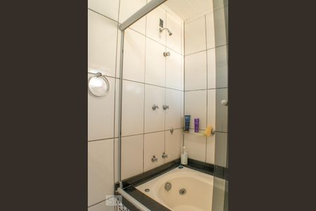 Casa à venda com 200m², 4 quartos e 2 vagas Casa à venda com 200m², 4 quartos e 2 vagasBanheiro suite