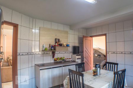 Casa à venda com 200m², 4 quartos e 2 vagas Casa à venda com 200m², 4 quartos e 2 vagasCozinha