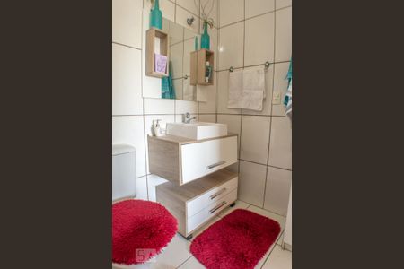 Casa à venda com 200m², 4 quartos e 2 vagas Casa à venda com 200m², 4 quartos e 2 vagasBanheiro suite