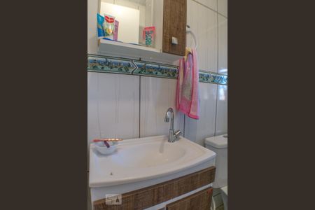 Casa à venda com 200m², 4 quartos e 2 vagas Casa à venda com 200m², 4 quartos e 2 vagasBanheiro