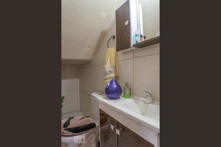 Casa à venda com 200m², 4 quartos e 2 vagas Casa à venda com 200m², 4 quartos e 2 vagasLavabo