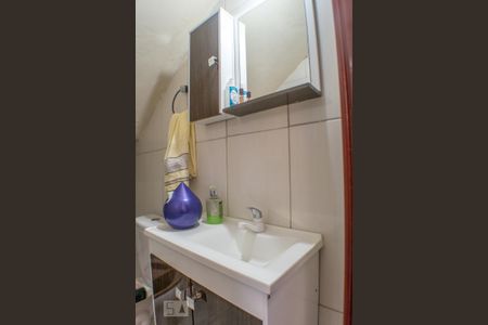 Casa à venda com 200m², 4 quartos e 2 vagas Casa à venda com 200m², 4 quartos e 2 vagasLavabo