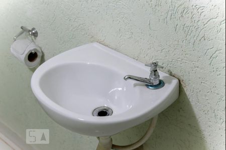 Lavabo de casa de condomínio para alugar com 2 quartos, 120m² em Jardim Arize, São Paulo