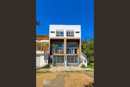 Casa à venda com 158m², 3 quartos e 3 vagasFachada