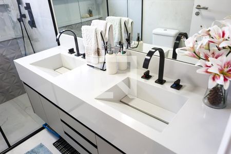 Apartamento à venda com 108m², 3 quartos e 2 vagas Apartamento à venda com 108m², 3 quartos e 2 vagasBanheiro da Suíte