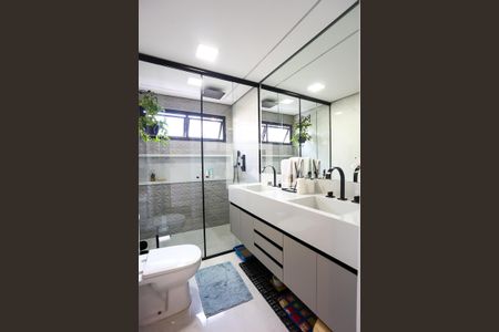 Apartamento à venda com 108m², 3 quartos e 2 vagas Apartamento à venda com 108m², 3 quartos e 2 vagasBanheiro da Suíte