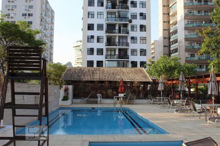 Apartamento à venda com 63m², 3 quartos e 1 vaga Apartamento à venda com 63m², 3 quartos e 1 vagaÁrea comum - Piscina